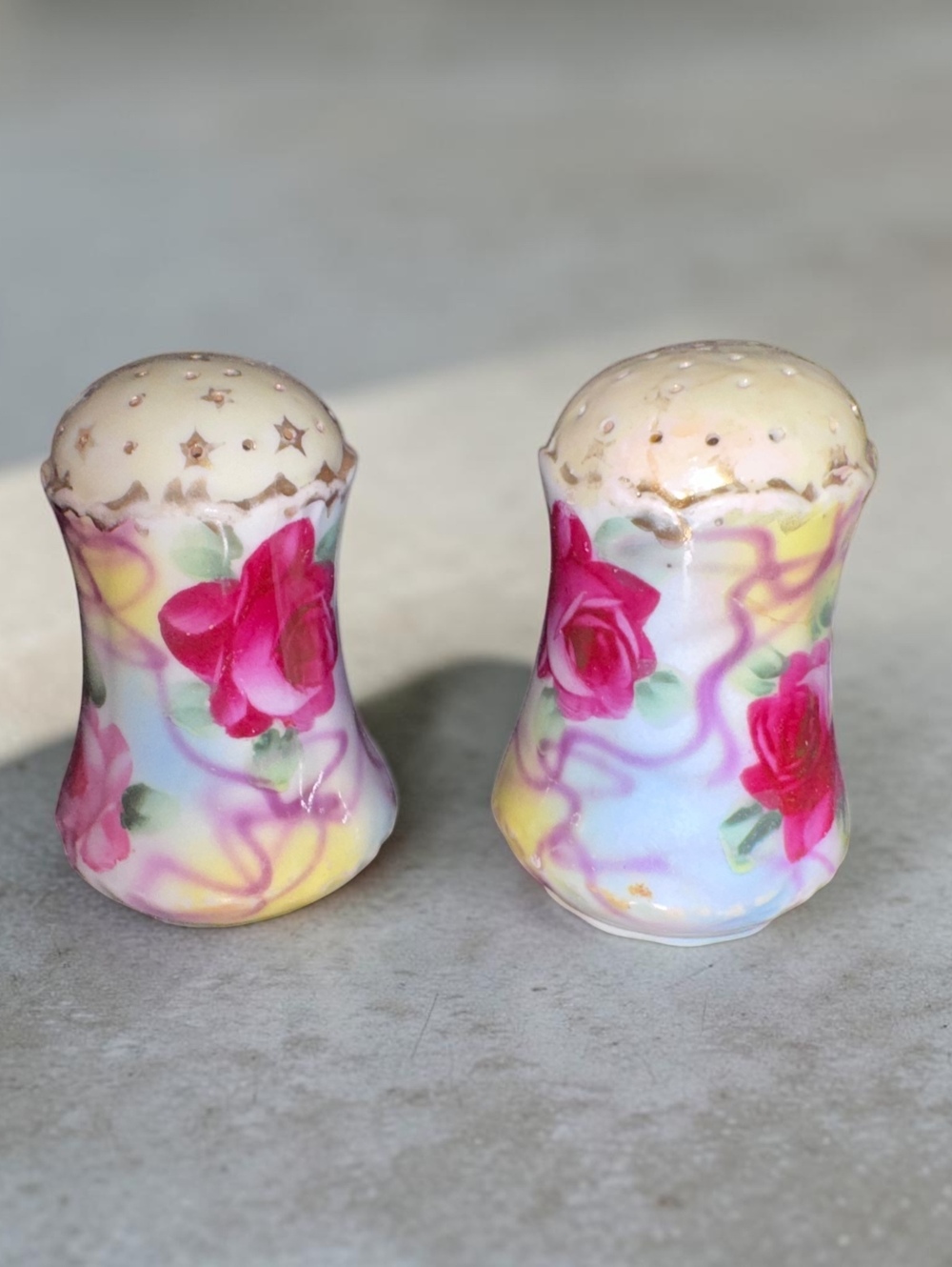 Vintage Porcelain Salt Pepper Shakers Hand Painted Roses Gold Gilt Cork Pair - Picture 5 of 8